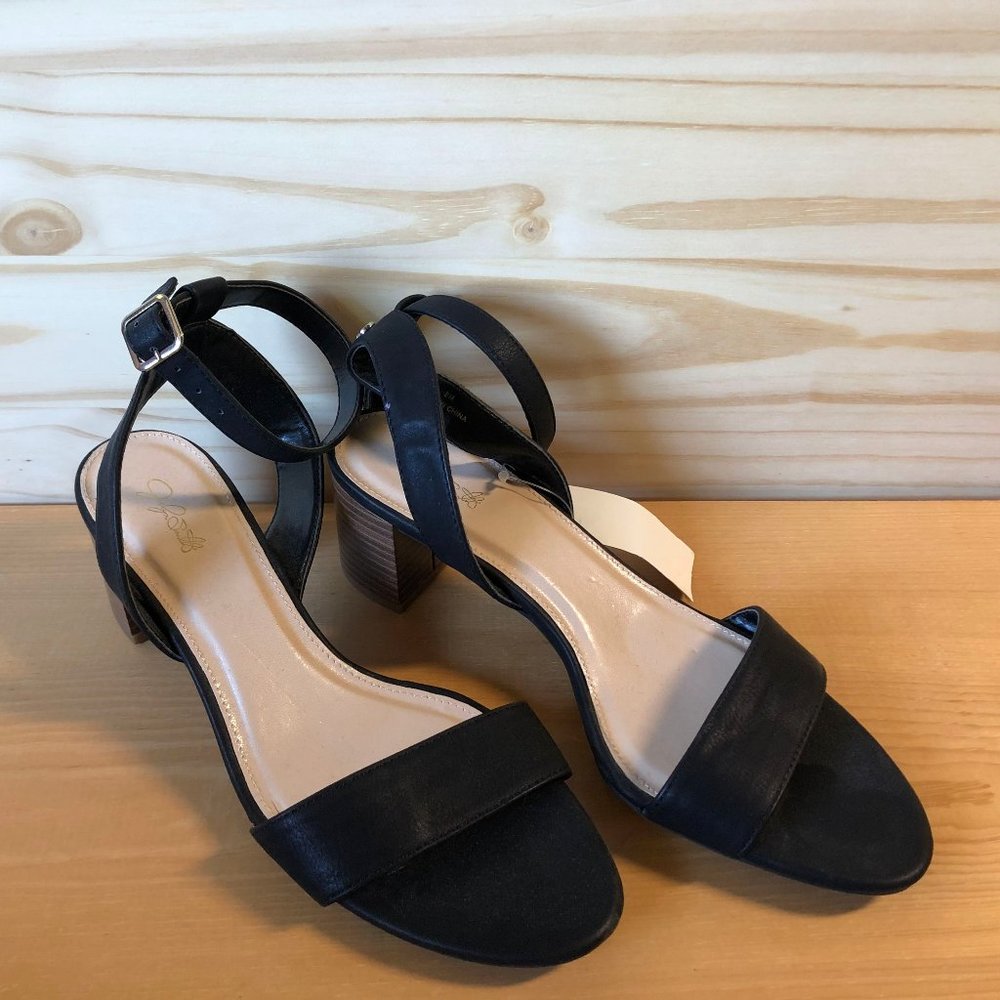 Black Jaclyn Smith Sandles with Heel